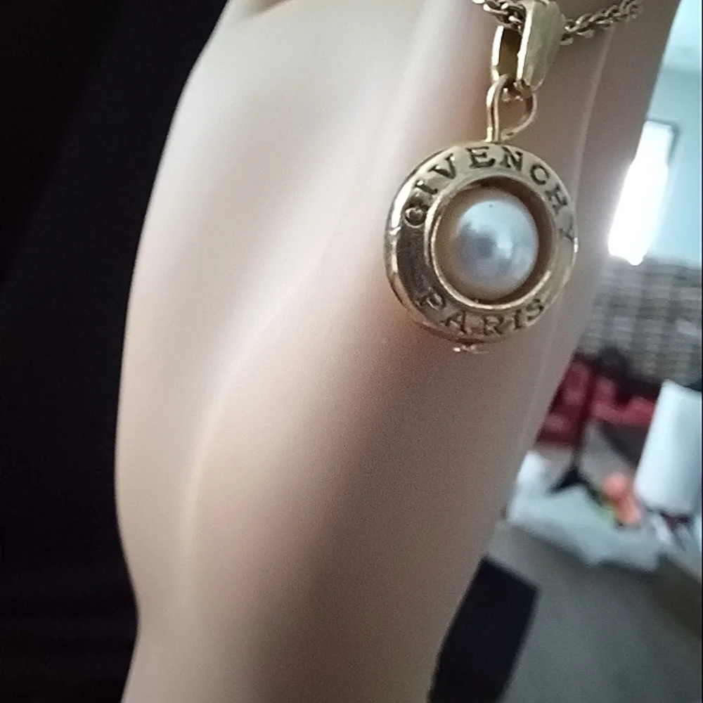 Rare Givenchy Paris Faux Pearl Matte Gold Necklace Vintage 1980s